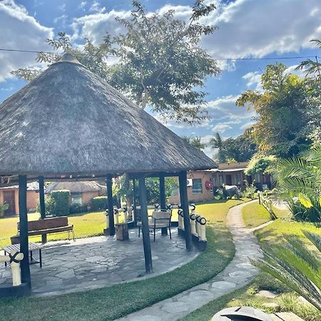 Reed Mat Lodge لوساكا المظهر الخارجي الصورة